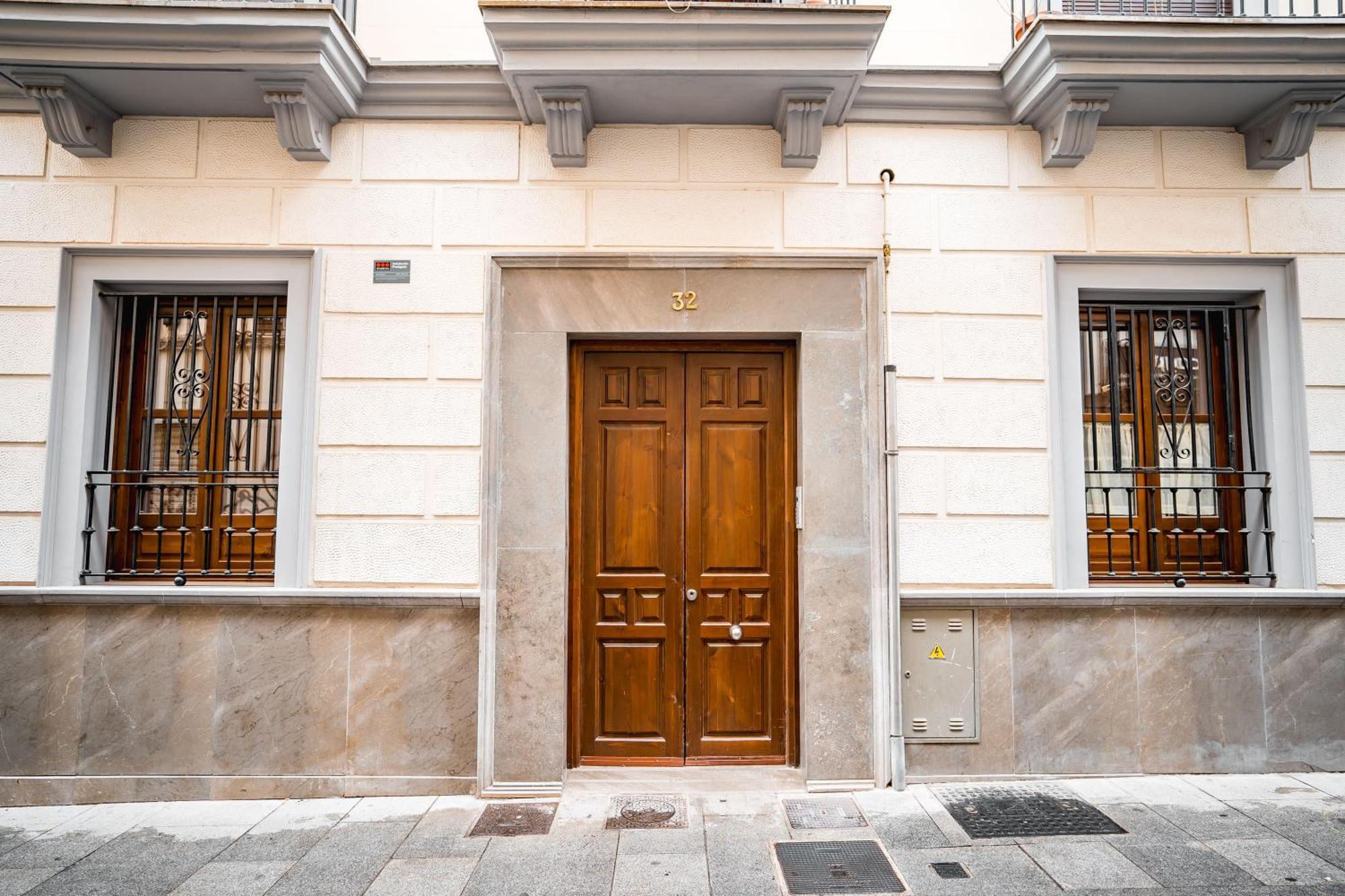 Qh Plaza De La Trinidad Apartment Granada Bagian luar foto